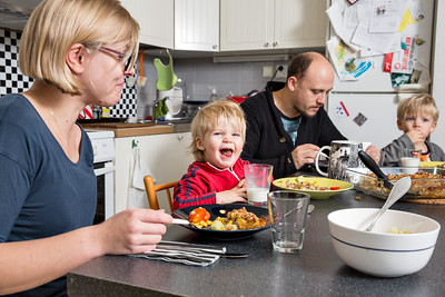 VALTUUSTOALOITE                           SELVITYS MERIKARVIALAISTEN PERHEIDEN TILANTEESTA JA TARPEISTA, JOTTA VOIMME KOHDENTAA ENNALTAEHKÄISEVÄN TYÖN KEHITTÄMISTOIMET OIKEIN