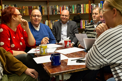 Valtuustoryhmien puheenjohtajien valtuustoaloite Päivätoimintakeskuksen toiminnan palaaminen eläkeläisjärjestöjen ja muiden ikäihmisten osalta